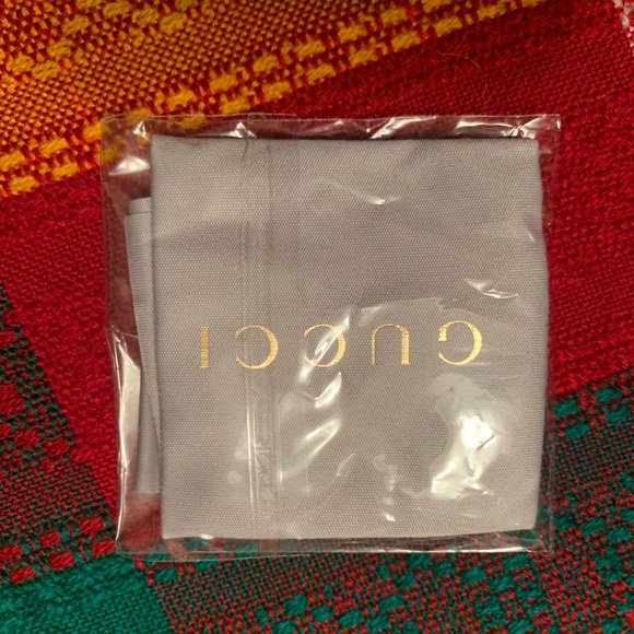 Gucci sunglasses cleaner fabric